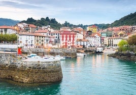 Las coloridas casas del puerto de Mundaka.