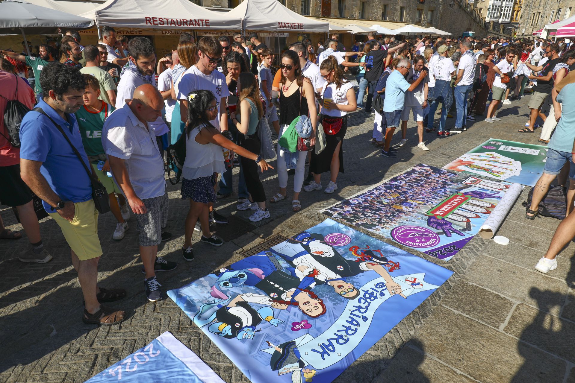 Las mejores fotos de las pancartas de fiestas de Vitoria