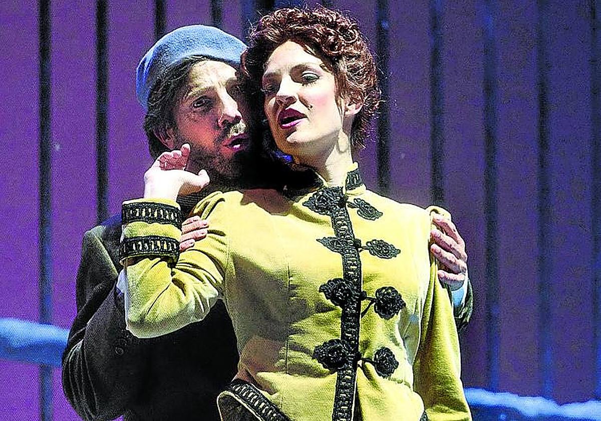 Marina Monzó y Manel Esteve como Musetta y Marcello en un montaje de la ABAO.