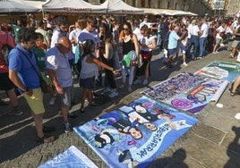 Las cuadrillas que forman parte de la Comisión de Blusas y Neskas presentaron sus diseños en el Machete.