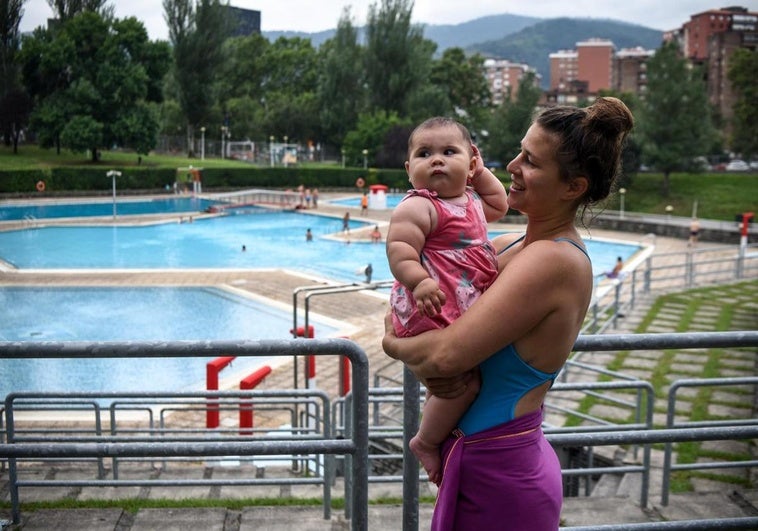 La piscina exterior de Txurdinaga, este lunes por la mañana