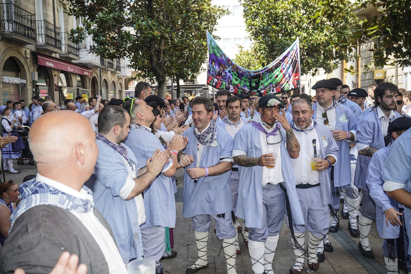 El primer paseíllo de fiestas de Vitoria, en imágenes