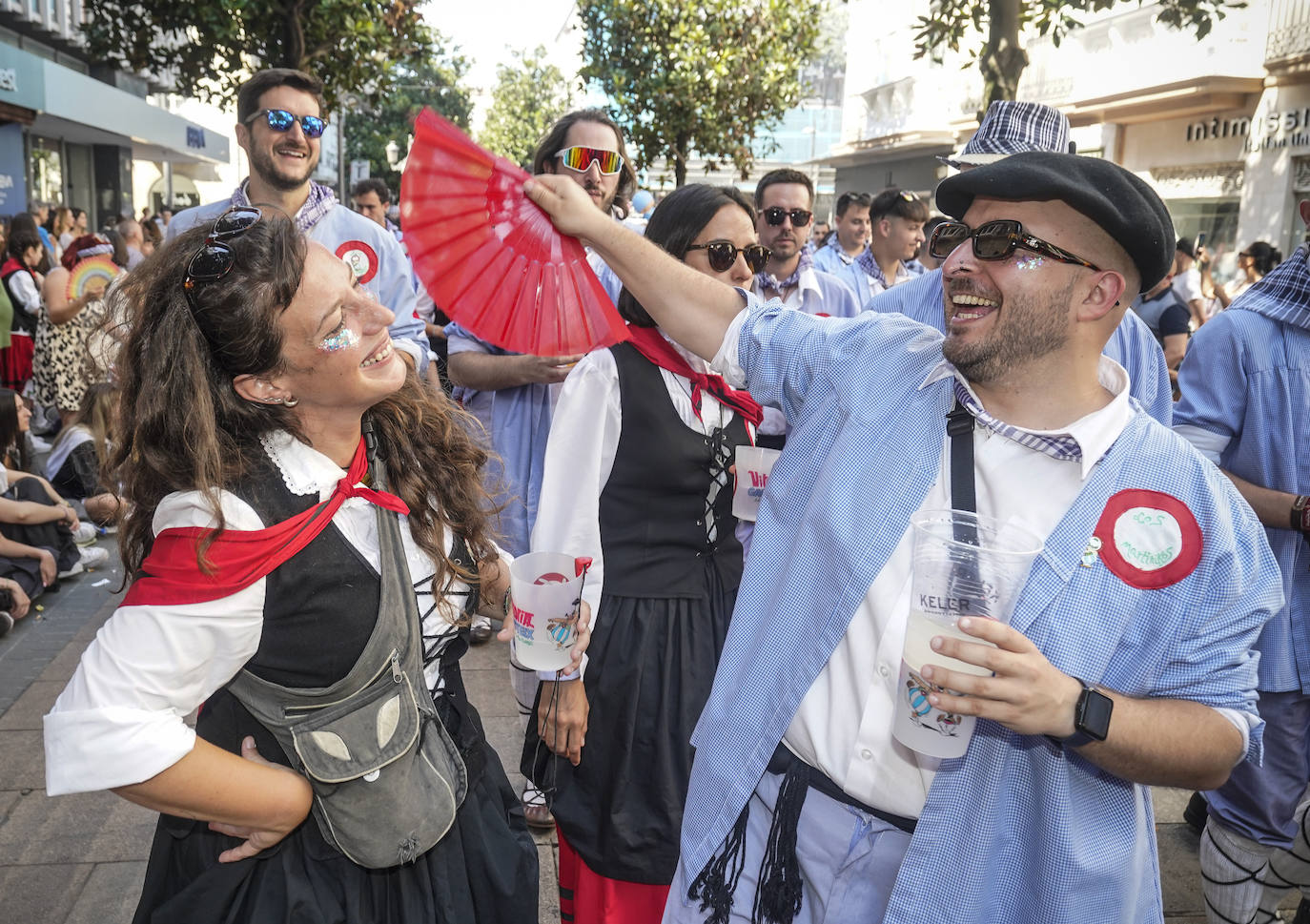 El primer paseíllo de fiestas de Vitoria, en imágenes