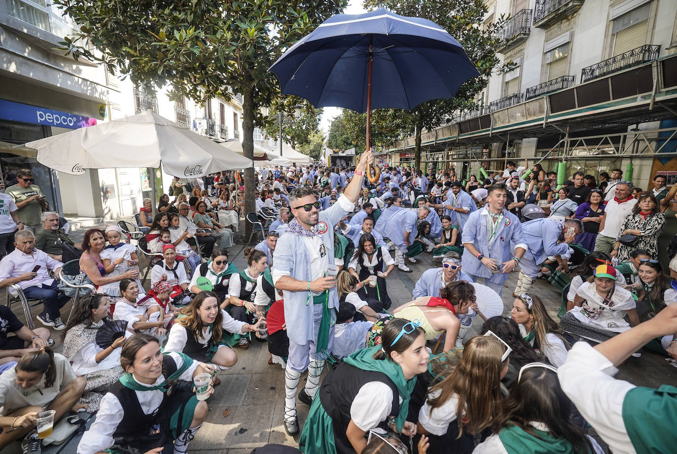 El primer paseíllo de fiestas de Vitoria, en imágenes