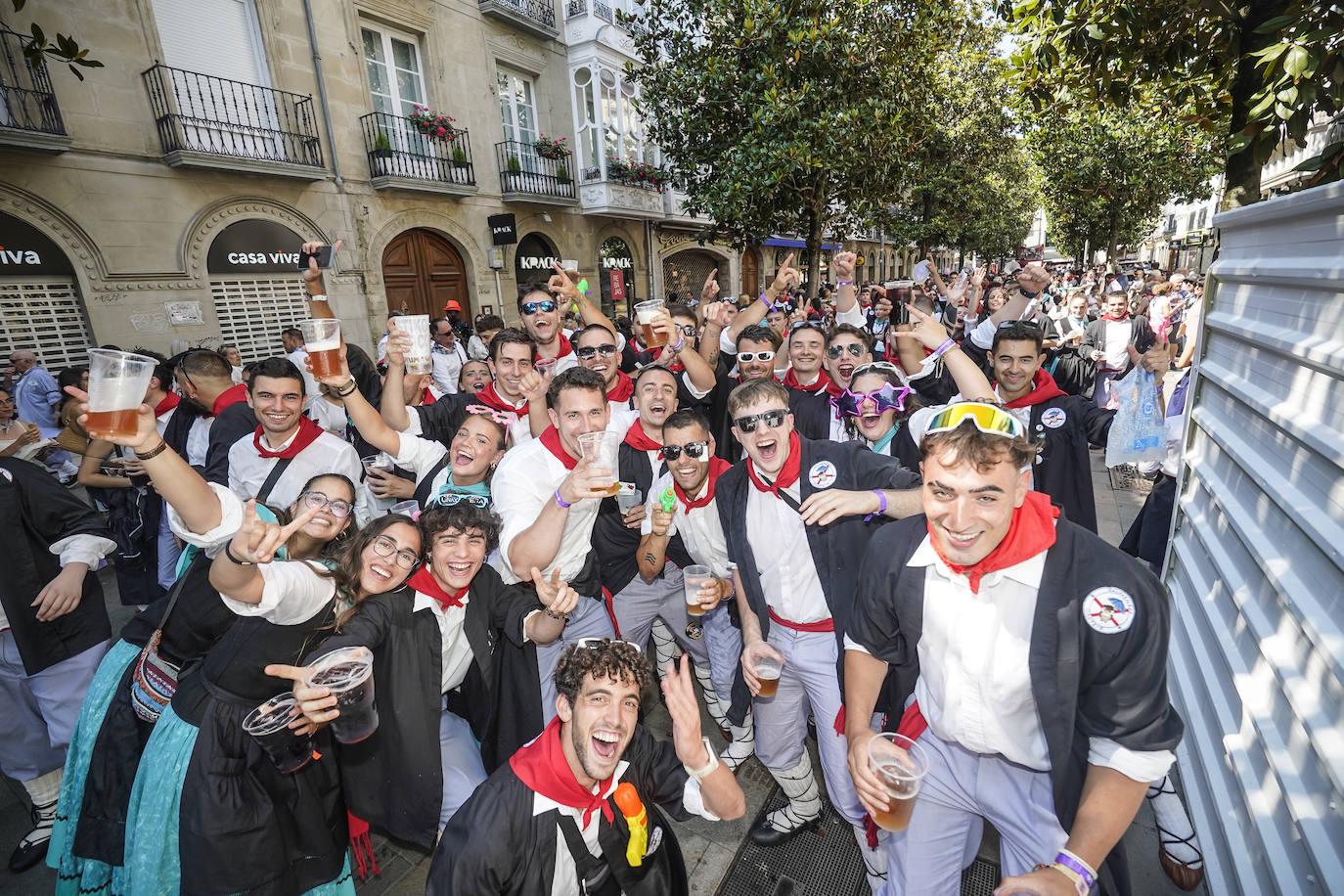 El primer paseíllo de fiestas de Vitoria, en imágenes