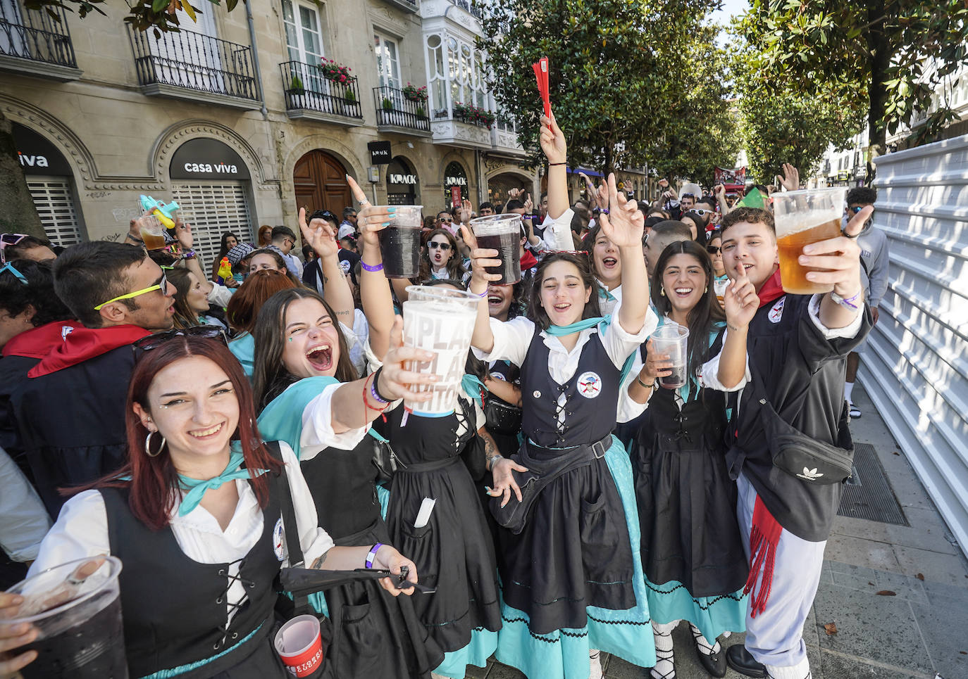 El primer paseíllo de fiestas de Vitoria, en imágenes