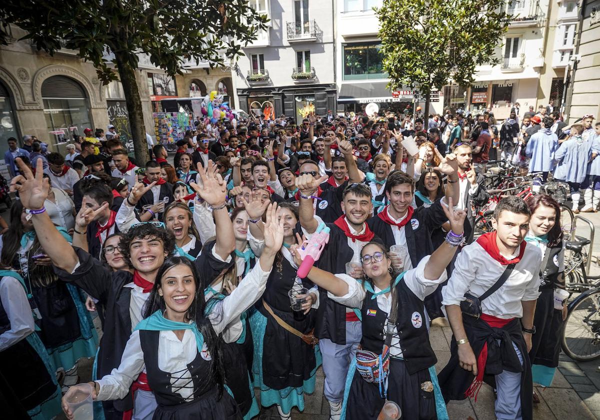 El primer paseíllo de fiestas de Vitoria, en imágenes