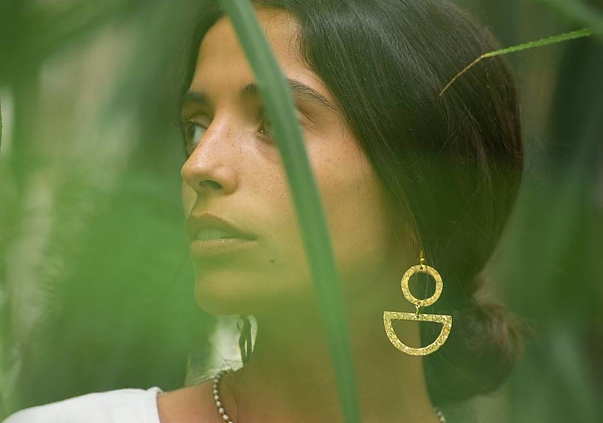 Los pendientes para ayudar a Petro, un niño con sífilis: la bonita iniciativa de esta joven bilbaína.