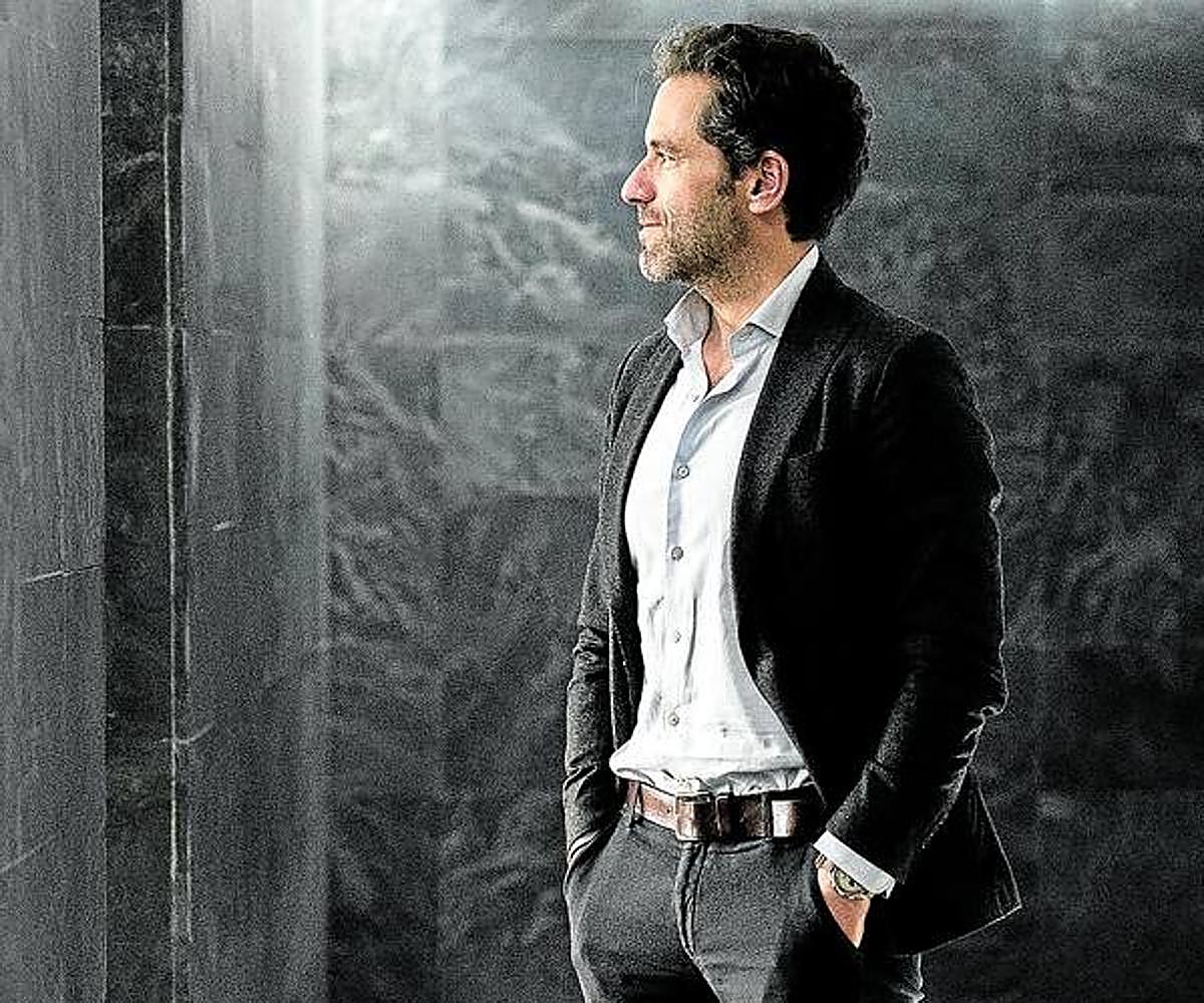 Sémper posa en la sede central del PP en la calle Génova de Madrid.