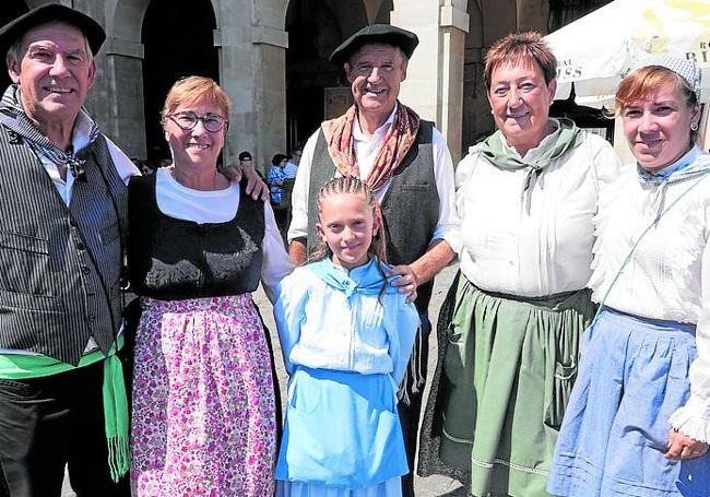 Iñaki Elorza, Zuriñe Sarasola, Luis Garamendi, Pili Doval y Aiala Elorza. En medio, Irati Rodríguez.