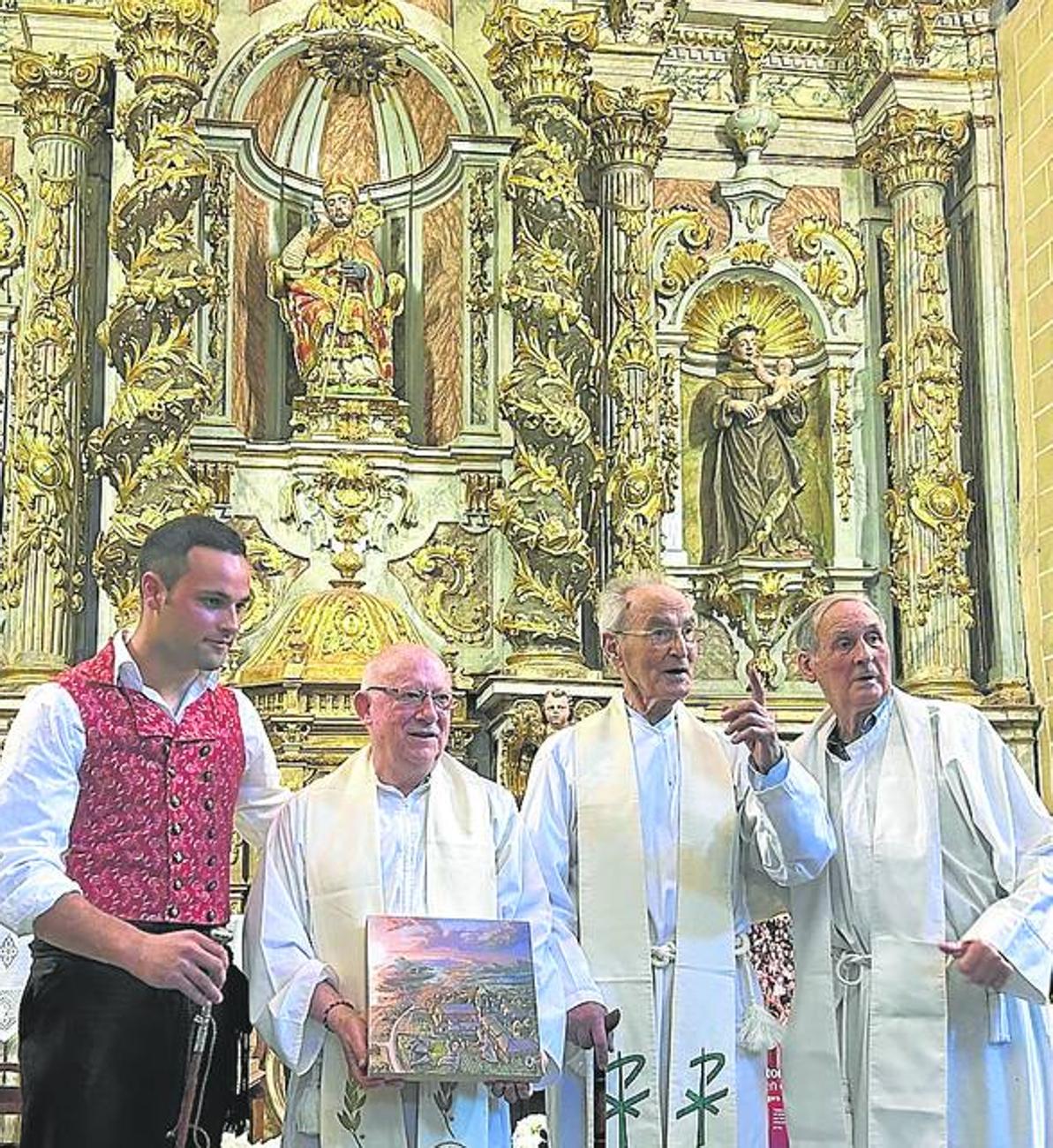 Los frailes, durante el homenaje que les brindaron el día de San Ignacio.