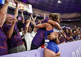 Una atleta francesa le pide matrimonio a su novio gallego en los Juegos de París y acaban bailando 'La Macarena'