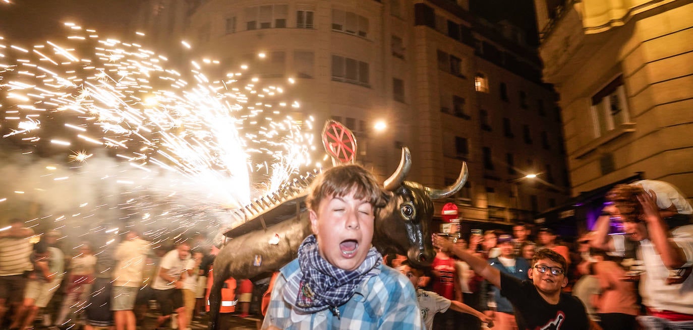 La calle Olaguibel se convierte en un ruedo con mucha chispa