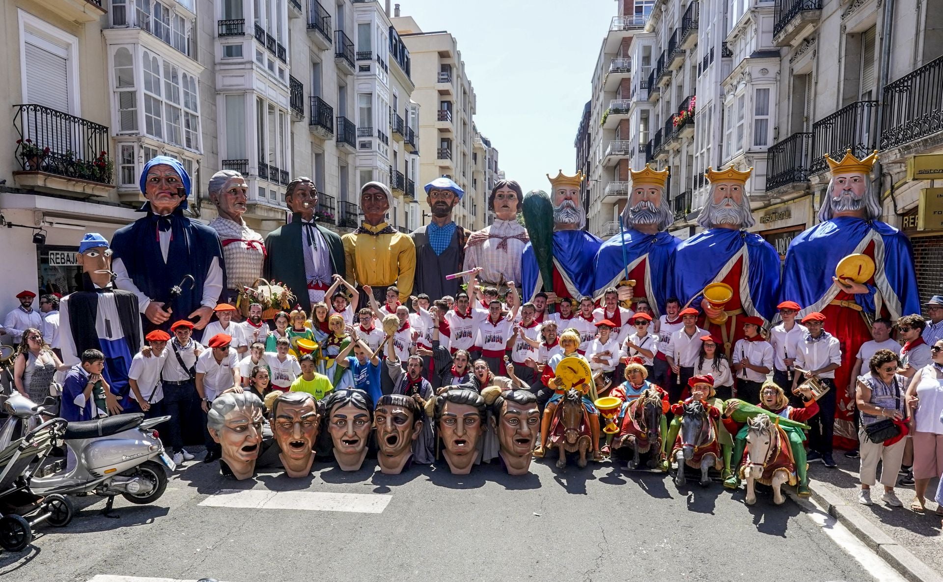 La despedida de la comparsa de Gigantes y Cabezudos, en imágenes