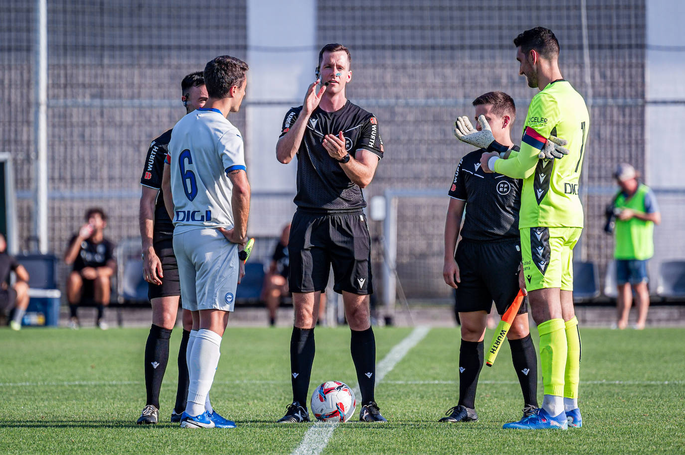Las mejores imágenes del amistoso del Alavés ante el Osasuna
