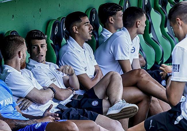 Abqar, en el banquillo en el primer amistoso de pretemporada ante el Racing.