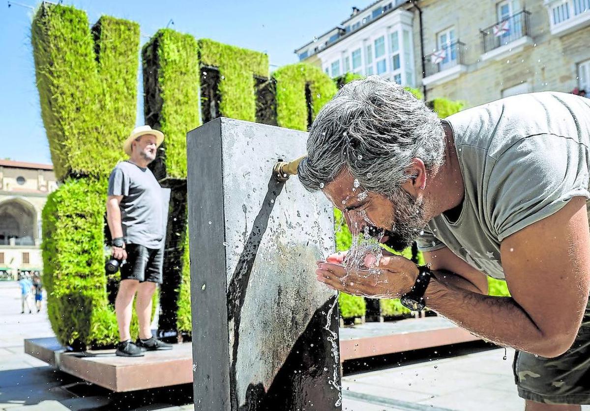 ¿Dónde están las fuentes públicas de Vitoria? Consulta este mapa para hacer frente al calor