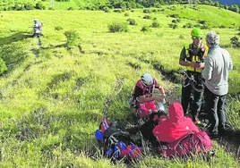 Rescate de la Guardia Civil este verano en el Pirineo oscense a un hombre con la pierna fracturada.