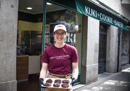 Erica, la bióloga estadounidense que acaba de abrir una tienda de galletas sin gluten en Bilbao.