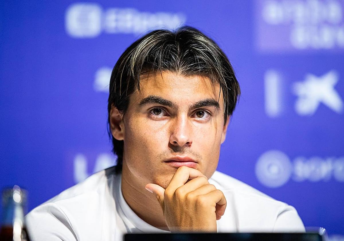 Luka Romero, durante su presentación como jugador del Deportivo Alavés.