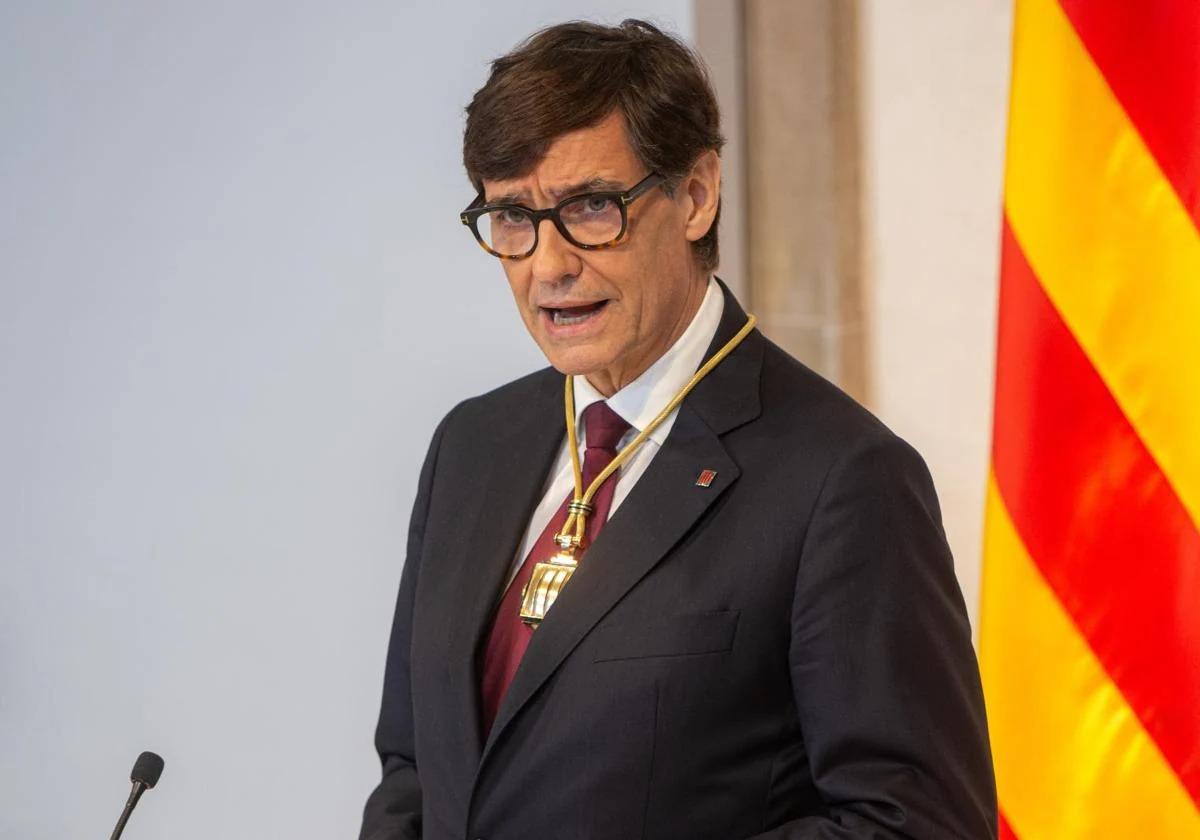 Salvador Illa, ayer, durante su investidura en el Palacio de la Generalitat de Barcelona.