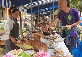 El pan y los pasteles fueron los productos con más demanda.