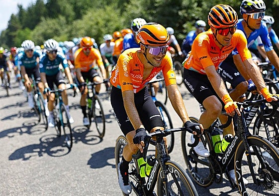 Gotzon Martín y Txomin Juaristi son dos de los corredores de Euskaltel que correrán la Vuelta.