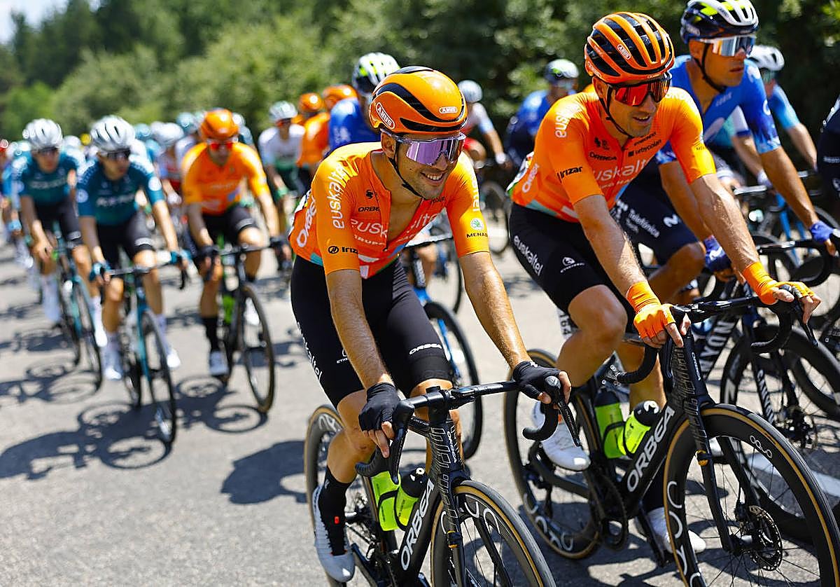 Gotzon Martín y Txomin Juaristi son dos de los corredores de Euskaltel que correrán la Vuelta.