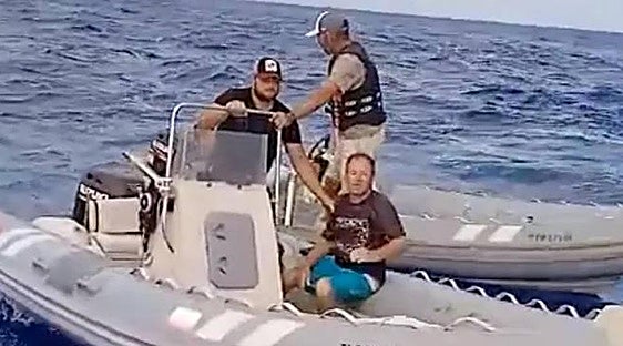 Así ha sido el agónico rescate de un pescador cuyo barco naufragó por el temporal en Formentera