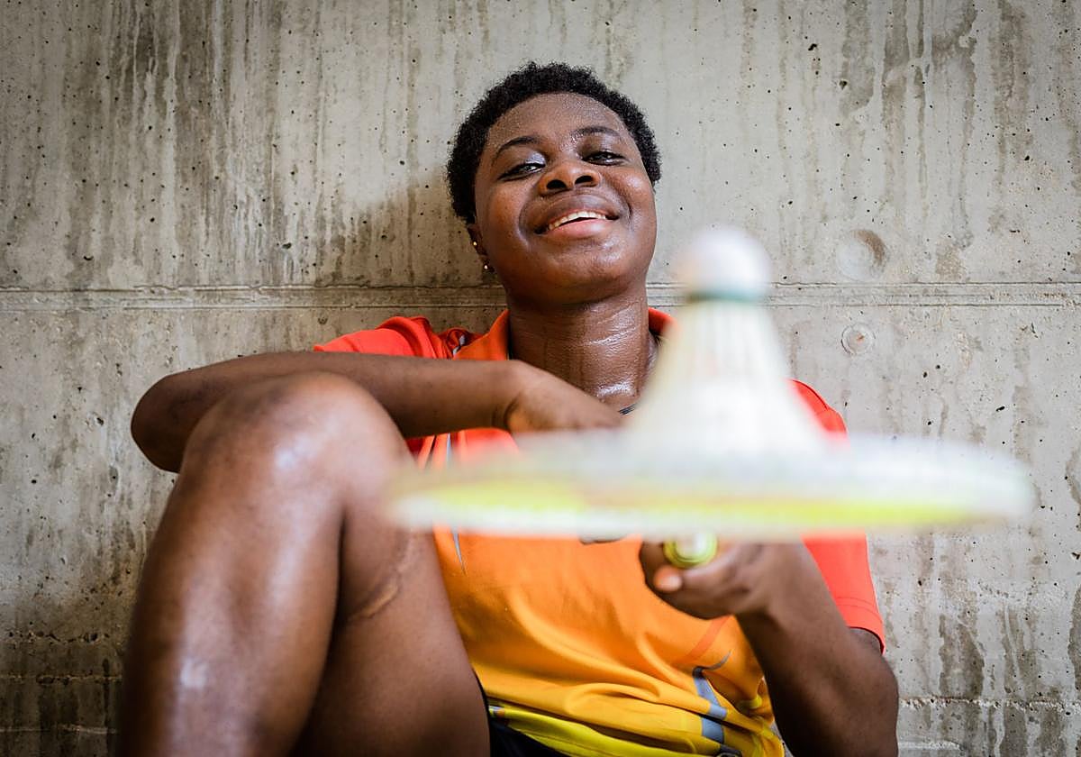 Mariam Eniola se prepara en el polideportivo de San Andrés.