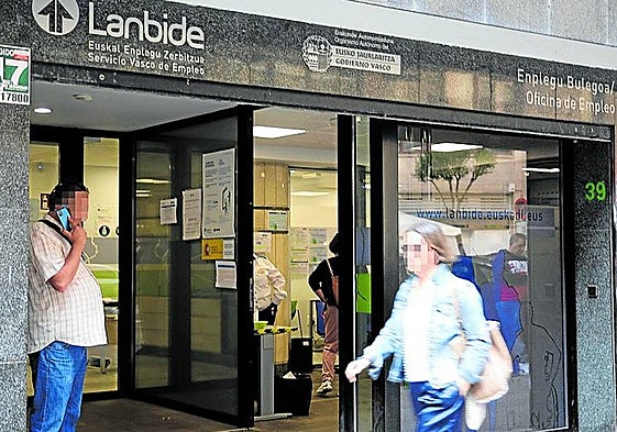 Oficina del Servicio Vasco de Empleo, Lanbide, en Bilbao.