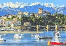 Idílica panorámica de San Vicente de la Barquera, donde se juntan el mar y la montaña.