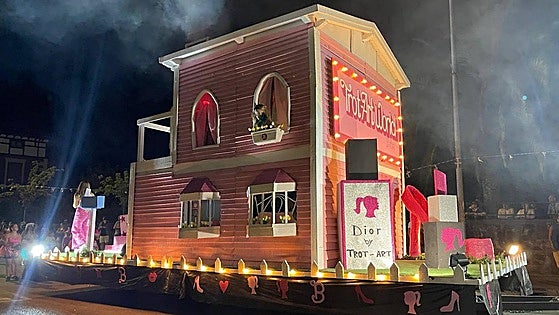 Espectacular desfile de carrozas en Amurrio
