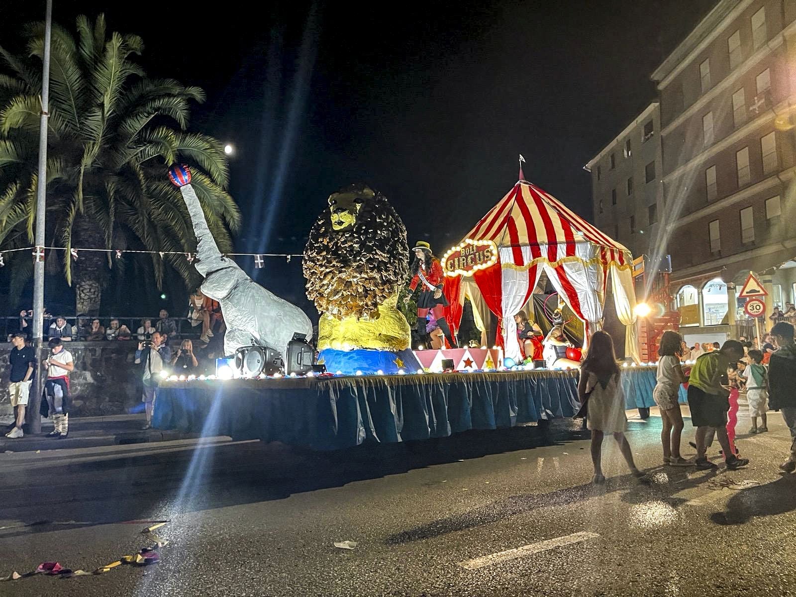 Desfile de carrozas en Amurrio