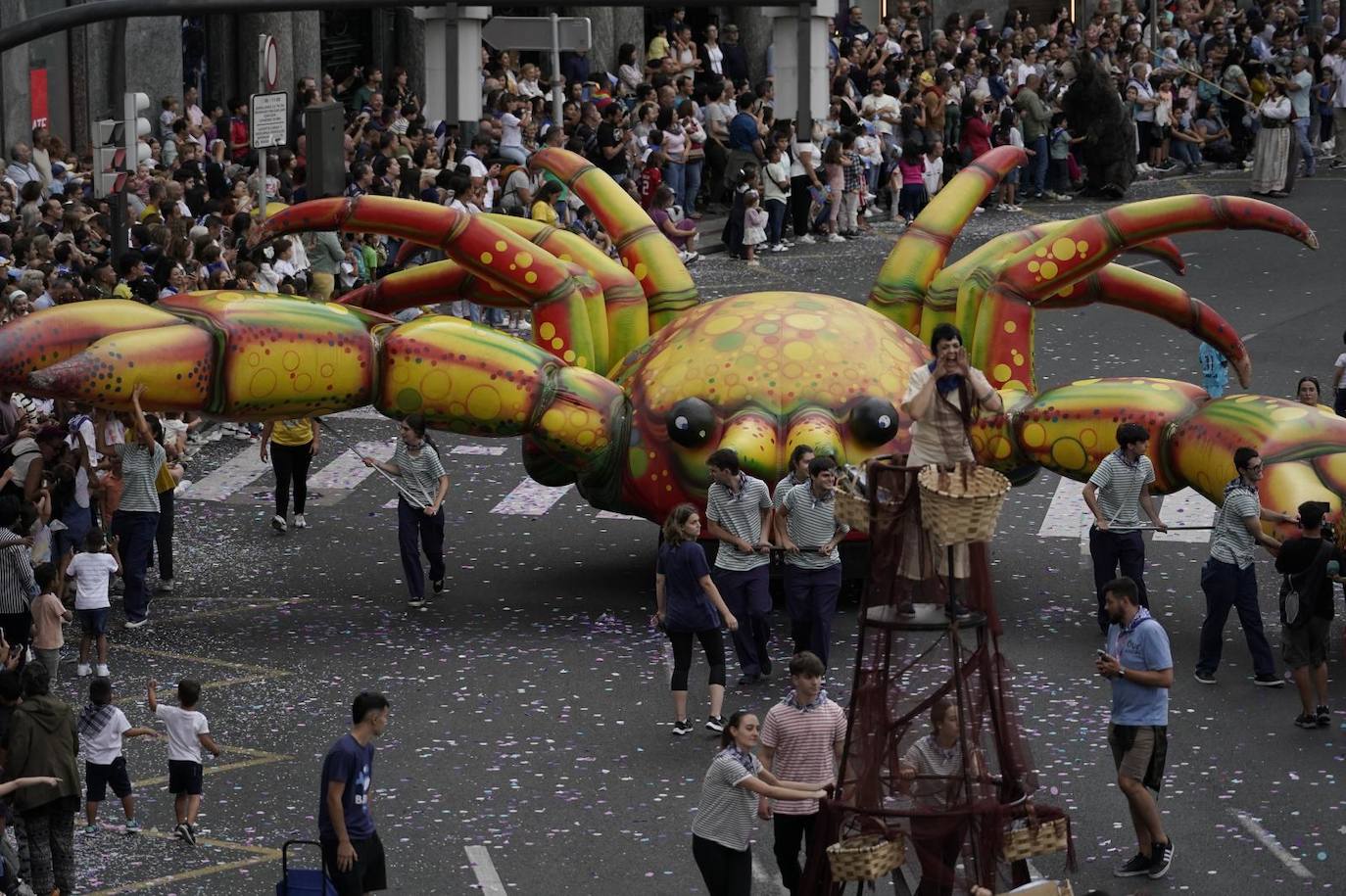 Desfile de la Ballena Aste Nagusia 2024 en Bilbao.