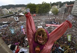 Marijaia en el balcón del Arriaga.