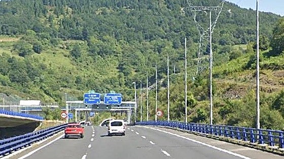 Dos kilómetros de retenciones en la Supersur por una colisión entre dos turismos