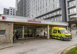 Entrada de Urgencias del Hospital Marqués de Valdecilla.