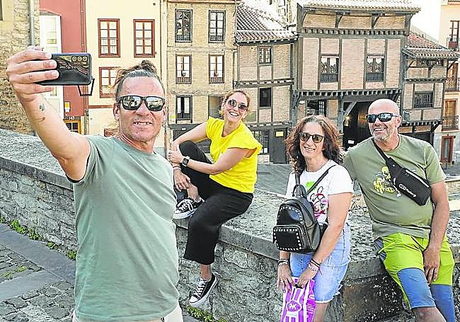 Elena, Xelo, José y Pusa llegados desde Valencia.