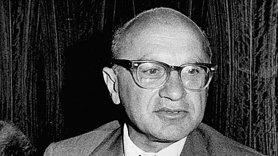 Milton Friedman, líder de la Escuela de Chicago