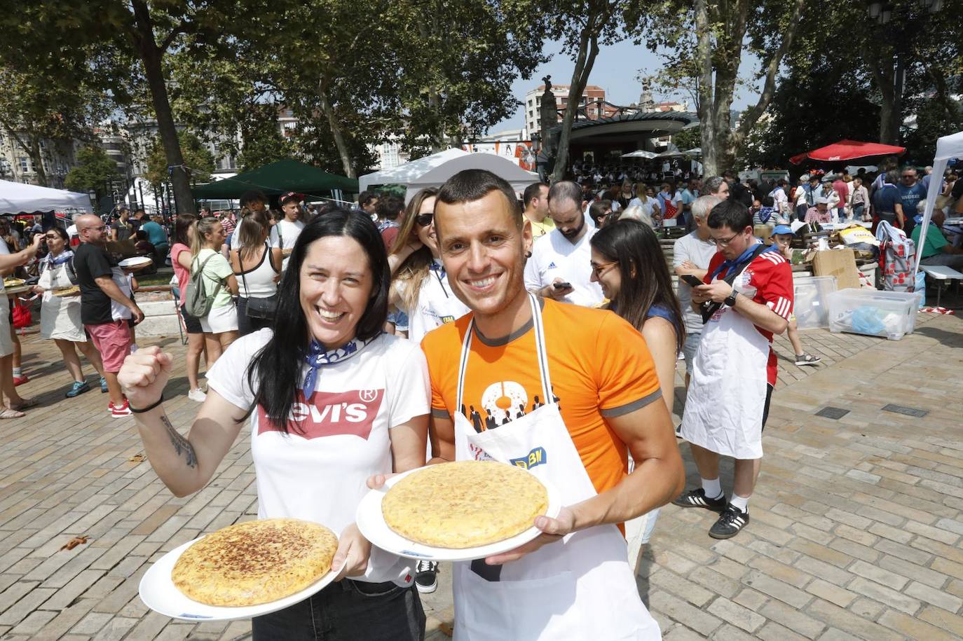 Concurso de tortillas en el Arenal durante la Aste Nagusia 2024.