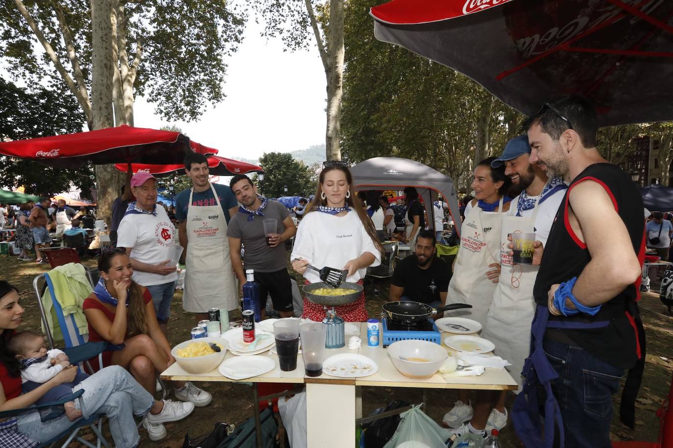 Concurso de tortillas en el Arenal durante la Aste Nagusia 2024.