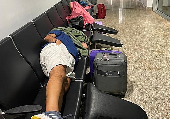 Numerosos viajeros permanecen atrapados en el aeropuerto Cristiano Ronaldo de Funchal.