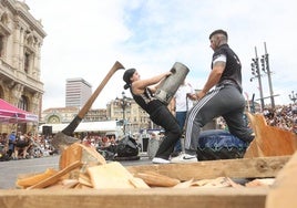 La prueba femenina de los herri kirolak se ha celebrado este miércoles en la Plaza del Arriaga