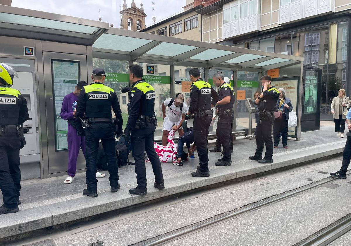 Despliegue policial en la parada del Parlamento.