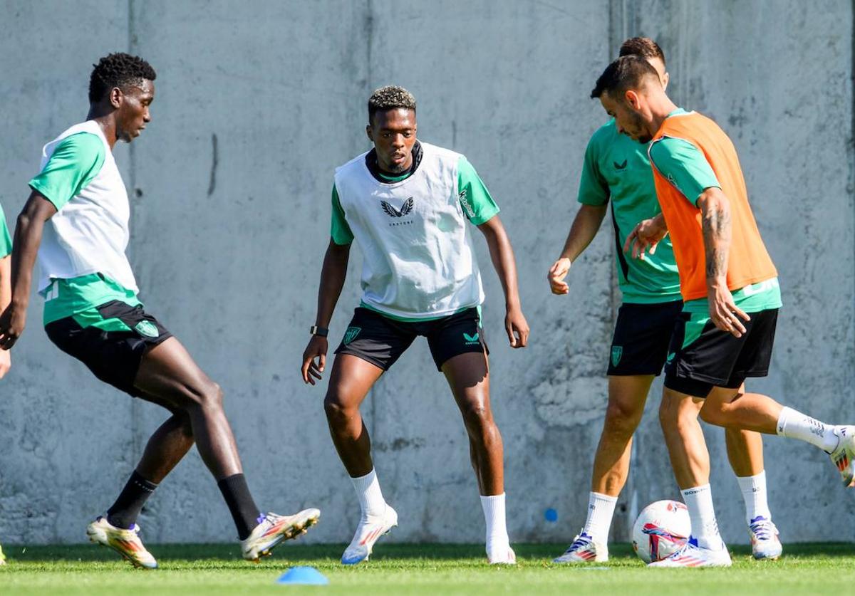 Adama, Djaló, Guruzeta y Berenguer, durante el entrenamiento de este jueves.