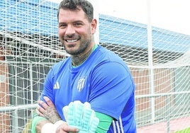 Iago Herrerín, durante un entrenamiento en el campo de fútbol de Galindo.