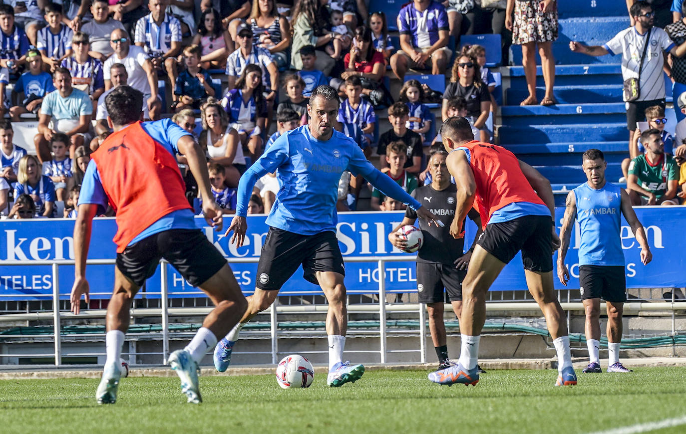 La afición albiazul responde con nota en un entrenamiento a puerta abierta en Mendizorroza