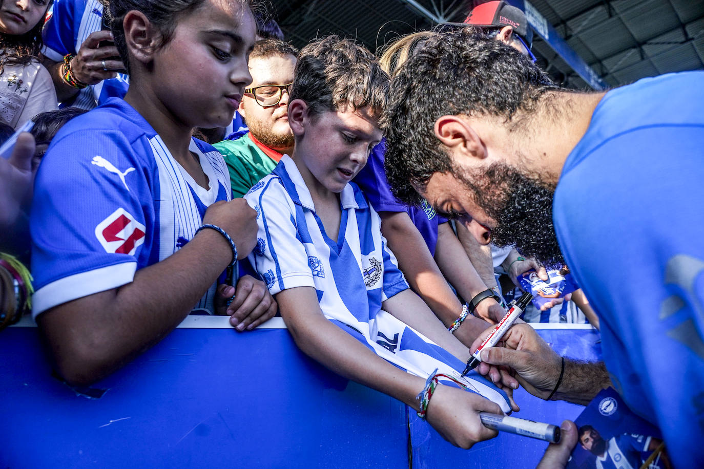 La afición albiazul responde con nota en un entrenamiento a puerta abierta en Mendizorroza