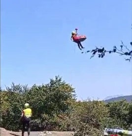 Rescatan en helicóptero a un ciclista herido en el monte Albertia, cerca de Vitoria